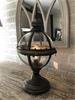 Prachtige staande bol lantaarn iron met geslepen glas, sfeer