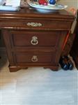 2 commodes