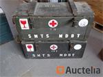 2 militaire houten kisten van het Rode Kruis