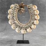Decoratief ornament - NO RESERVE PRICE - SN21 - Decorative shell necklace on a custom stand - Iatmul
