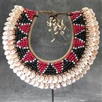 Decoratief ornament - NO RESERVE PRICE - SN2 - Decorative Shell Necklace on a Custom Stand - - Indon