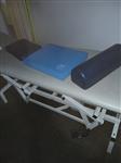 elektrische massagetafel en kinemateriaal