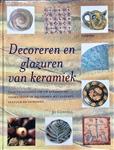 Decoreren en glazuren van keramiek