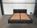 (62) Bed 160 x 200 in pu leder