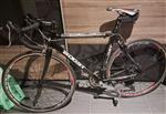 Fiets.  Helm . schoenen 