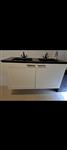 Lavabo plus spiegel en kranen 