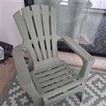 2 groene tuinfauteuils met tafeltje