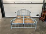 (41) metalen blauw bed 140x200 met lattenbodem