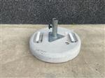 (14) Parasolvoet in beton diameter 60 cm.