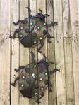 Set wandornament kevers, metaal bruin met kleurkralen.