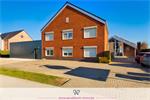 HANDELSZAAK MET TOONZAAL, WERKHUIS & APPARTEMENTEN