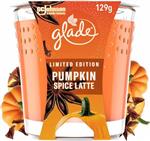 Glade Pumpkin Spiced Latte Kaars. Vervaardigd met noten van Praline Pumpkin, Spice en Caramel-geur