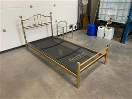(138) Mooie metalen 4 persoons bed