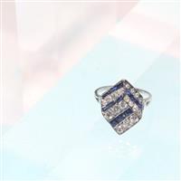 Zonder Minimumprijs - Art Deco anno 1920, Sapphire, Diamonds, total diamond weight 0.54 crt Ring - W