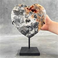 GEEN RESERVEPRIJS - Prachtige hartvormige Crystal Rock op een aangepaste standaard- Kristal - Hoogte