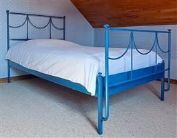 Te koop:  blauw metalen1-persoonsbed