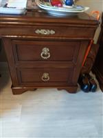 2 commodes