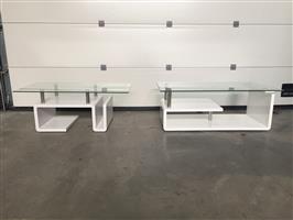 (256) Nieuwe salontafels blinkend wit met glas