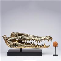 sculptuur, Saltwater Crocodile Skull fashioned in bronze, on custom stand - (Crocodylus porosus) - B
