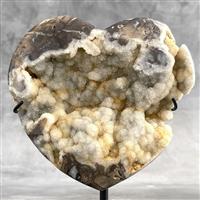 GEEN RESERVEPRIJS - Prachtige hartvorm van gele kristallen rots op een aangepaste standaard - Krista