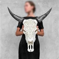 GEEN MINIMUMVERKOOPPRIJS - Skull Art - Handgesneden witte koeienschedel met Boheemse gesneden hoorn 