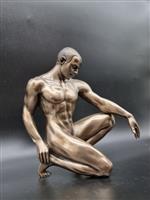 Beeld, Posing Man - Cold Bronze - 15 cm - Hars