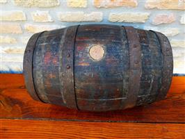 Handvervaardigd - Vat - Origineel karakteristiek Spaans oud wijnvat met kraantje / wijntafeltje wijn