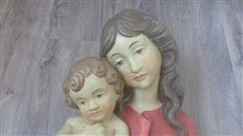 Snijwerk, farbige Madonna , Maria Mutter Gottes mit Jesu Kind auf dem Arm - Heiligenfigur - Wandfigu