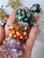 Grote edelsteen druiventrossen - bergkristal, amethist, sodaliet, carneool, aventuijn - Hoogte: 5.5 