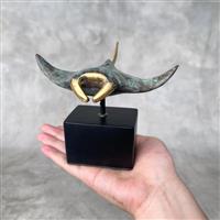 sculptuur, NO RESERVE PRICE - Sculpture Manta Ray on a Base - 11.5 cm - Brons