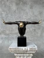 sculptuur, NO RESERVE PRICE - Bronze Statue of an Olympic Swimmer Dark Bronze with Polished Accents 