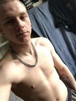 Geile jonge gast zoekt lekker een geile stoeipoes 