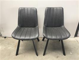 (319) Meerdere vintage stoelen antraciet