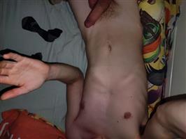 Jonge man zoekt eerste ervaring met dame 
