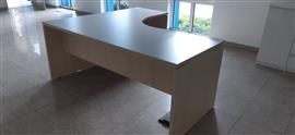 Houten hoekbureau +   ladekast (aanpassing)