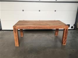 (97) Zware eettafel in teakhout