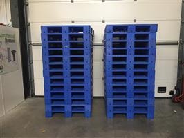(105) Kunststof paletten 120 x 100 zijn als nieuw