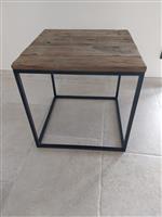 mooie houten bijzettafel