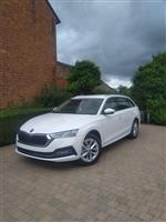 SKODA OCTAVIA COMBI MILD HYBRIDE ( GEEN PLUG IN )