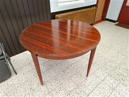 Ronde tafel die kan uitgetrokken worden