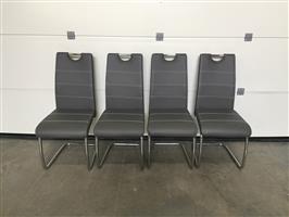 (108) Set van 4 stoelen in grijze kleur