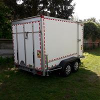 gesloten aanhangwagen geremd met valdeur