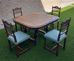 Tafel en 6 stoelen
