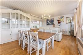 BEL-ETAGE TE HUUR