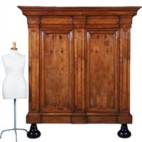 Grote pastoorskast ca 1700 in opvallend blonde kleur fraai patina (No.300205)