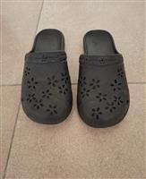 Zwarte Slippers met Ingewerkte Bloemen - 38