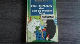SPOOK DAT AAN DE WASLIJN HING