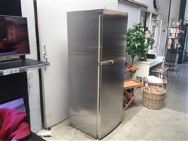 (56) Hoge wijnfrigo van het betere merk Miele