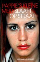 Pappies kleine meid slaapt op straat