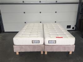(30) Boxspringbed met de matrassen set 2x90 cm
